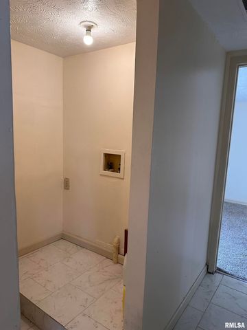 2800 S Woodward Street, Springfield, IL 62703