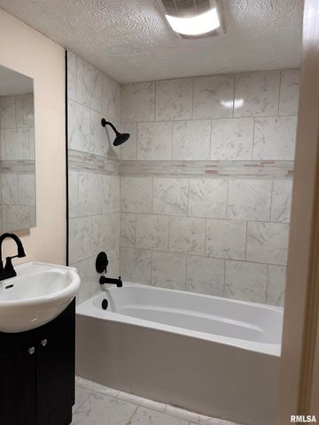 2800 S Woodward Street, Springfield, IL 62703