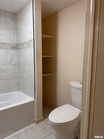 2800 S Woodward Street, Springfield, IL 62703