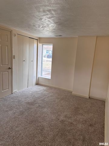 2800 S Woodward Street, Springfield, IL 62703