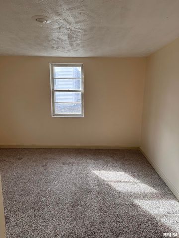 2800 S Woodward Street, Springfield, IL 62703