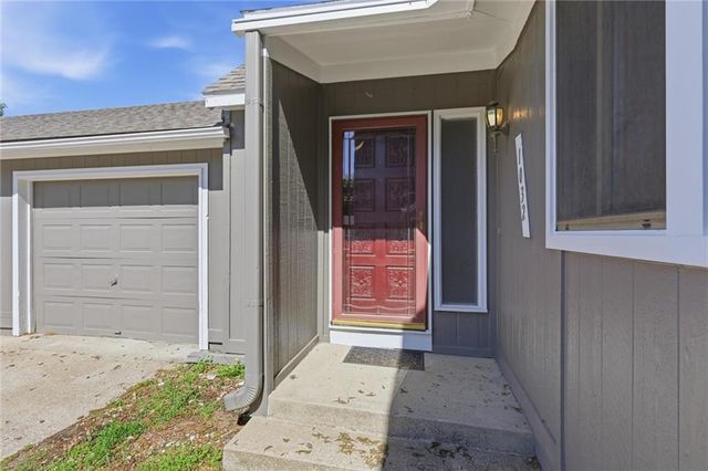 1032 NW 70TH Court, Kansas City, MO 64118