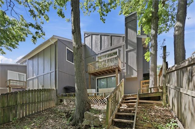 1032 NW 70TH Court, Kansas City, MO 64118