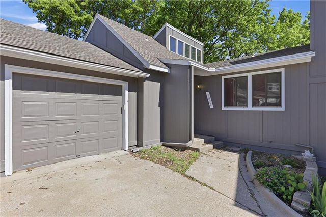 1032 NW 70TH Court, Kansas City, MO 64118