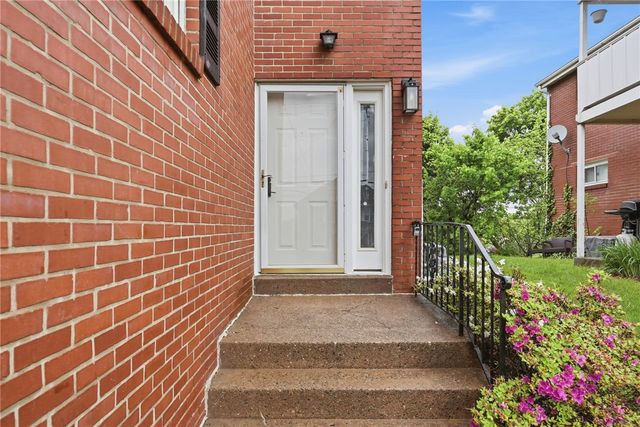 224-226 Bower Hill Rd, Mt Lebanon, PA 15228
