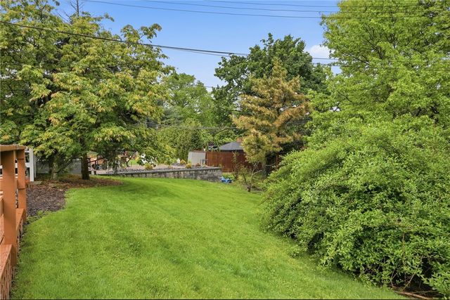 224-226 Bower Hill Rd, Mt Lebanon, PA 15228
