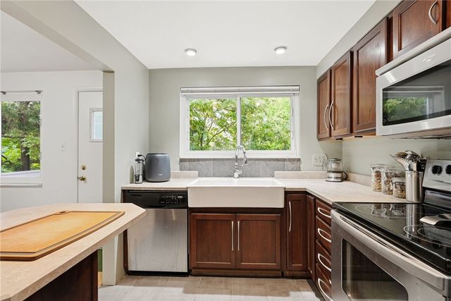 224-226 Bower Hill Rd, Mt Lebanon, PA 15228