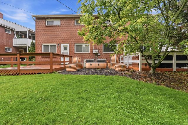 224-226 Bower Hill Rd, Mt Lebanon, PA 15228