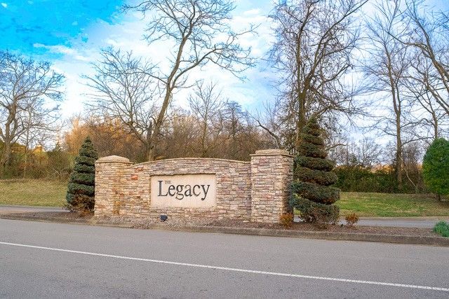 200 Champions Dr, Springfield, TN 37172