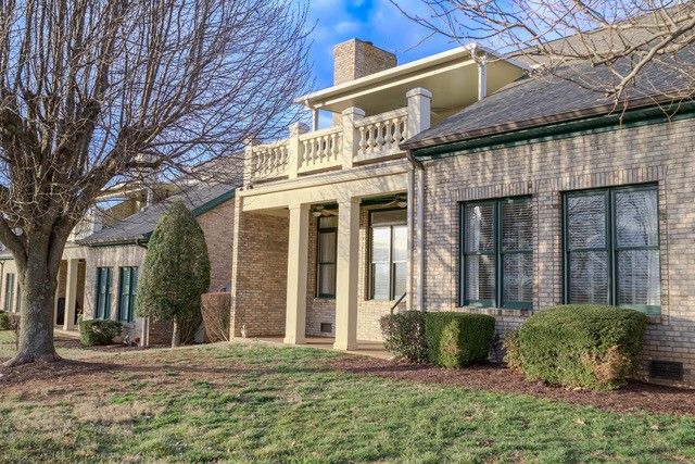 200 Champions Dr, Springfield, TN 37172