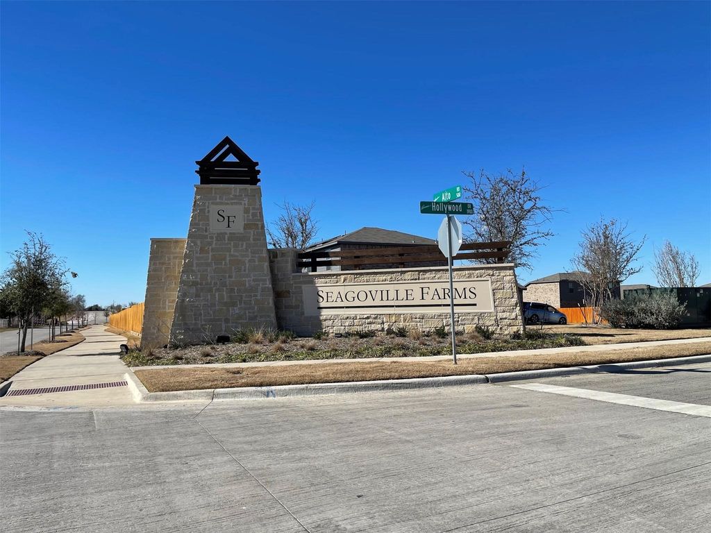 2103 Hialeah Drive, Seagoville, TX 75159