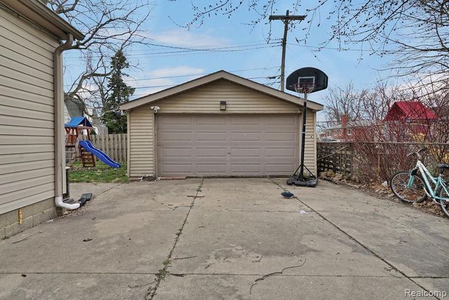 25530 Cole Street, Roseville, MI 48066