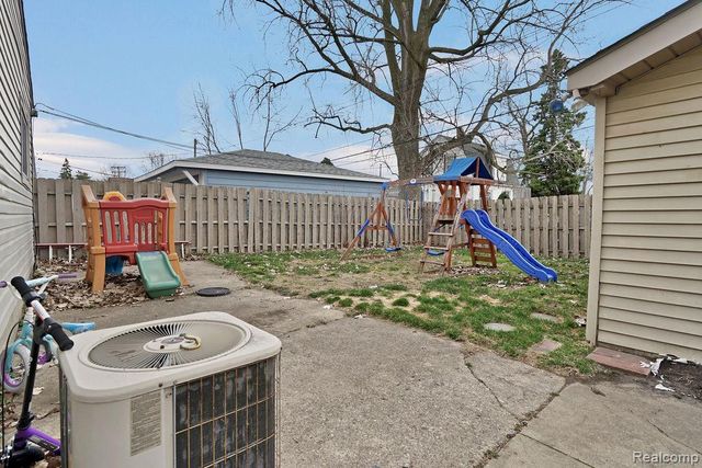 25530 Cole Street, Roseville, MI 48066