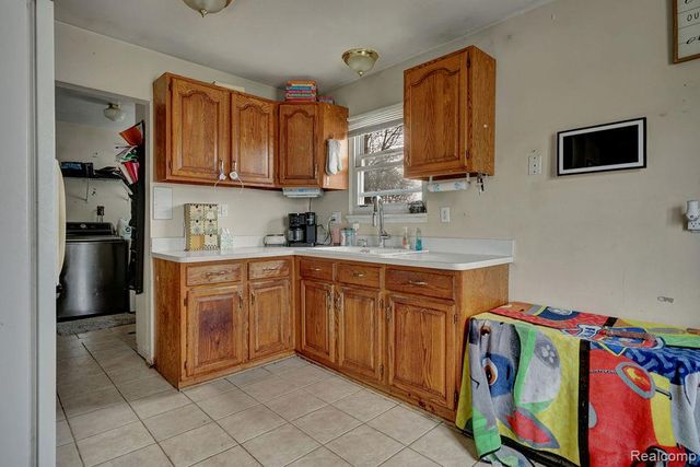 25530 Cole Street, Roseville, MI 48066