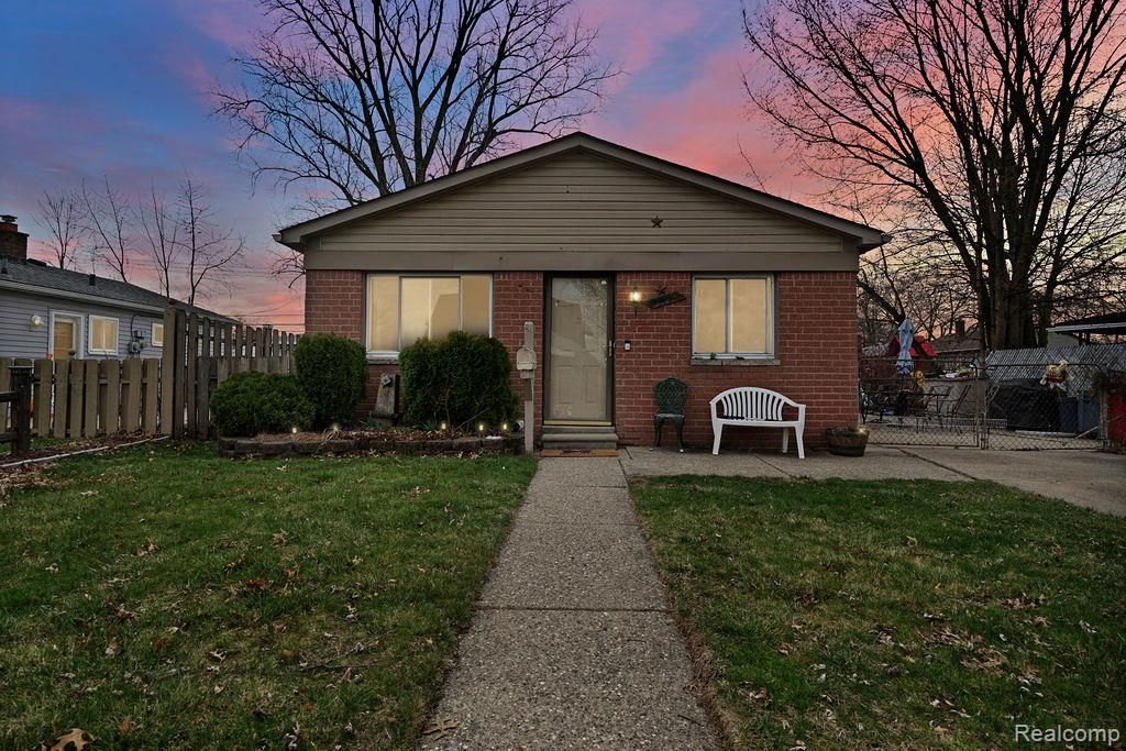 25530 Cole Street, Roseville, MI 48066