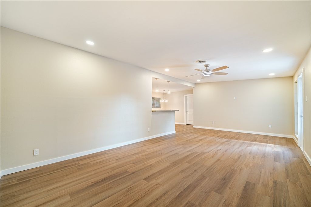 4218 Hermosa Dr, Corpus Christi, TX 78411 — photo 3