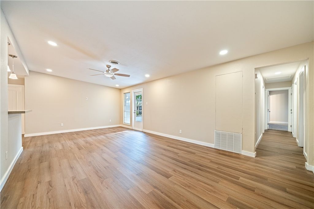 4218 Hermosa Dr, Corpus Christi, TX 78411 — photo 4
