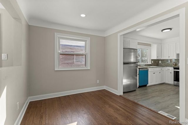 9327 Columbia, Redford, MI 48239