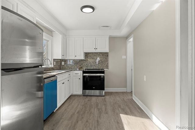 9327 Columbia, Redford, MI 48239