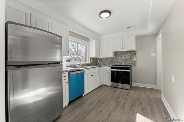 9327 Columbia, Redford, MI 48239