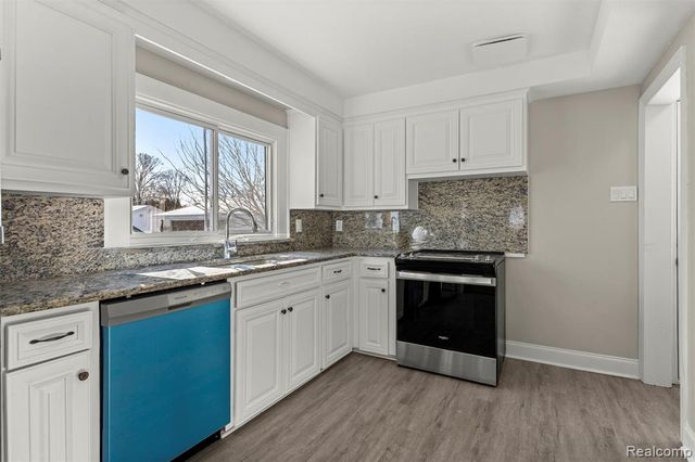 9327 Columbia, Redford, MI 48239