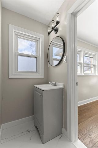 9327 Columbia, Redford, MI 48239