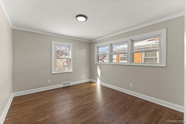 9327 Columbia, Redford, MI 48239