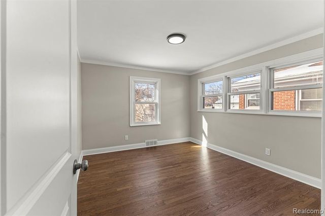 9327 Columbia, Redford, MI 48239