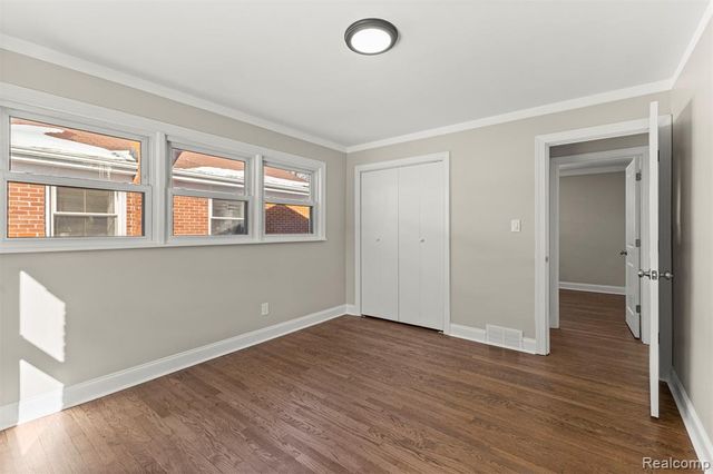 9327 Columbia, Redford, MI 48239