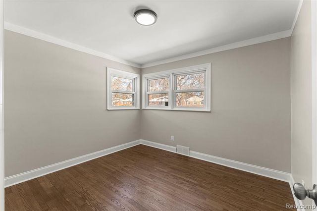 9327 Columbia, Redford, MI 48239