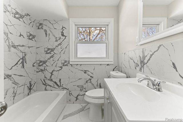 9327 Columbia, Redford, MI 48239