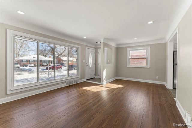 9327 Columbia, Redford, MI 48239