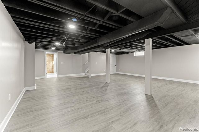 9327 Columbia, Redford, MI 48239