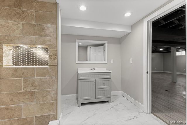 9327 Columbia, Redford, MI 48239