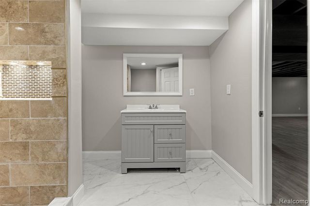 9327 Columbia, Redford, MI 48239