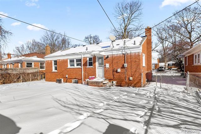 9327 Columbia, Redford, MI 48239