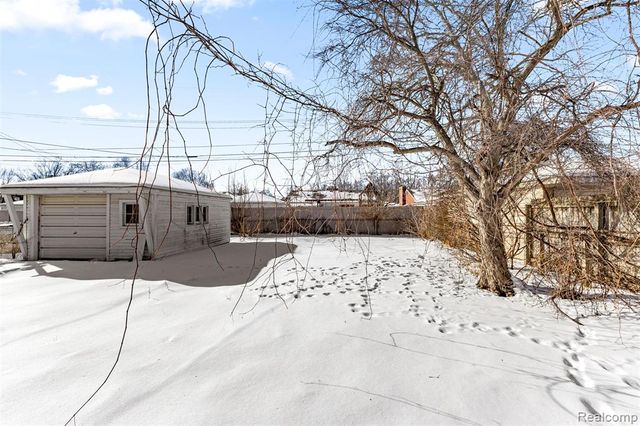 9327 Columbia, Redford, MI 48239