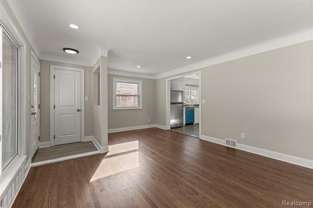 9327 Columbia, Redford, MI 48239