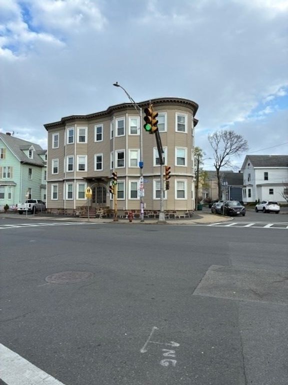 180 Lewis St 2, Lynn, MA 01902