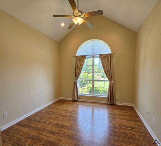 204 Mitculler Court, Kathleen, GA 31047