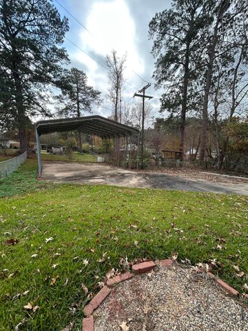 1037 Hood Ln, Leesville, LA 71446