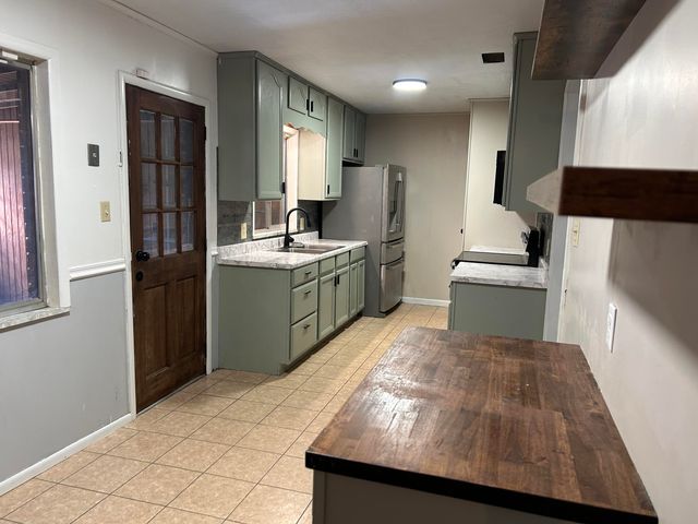 1037 Hood Ln, Leesville, LA 71446