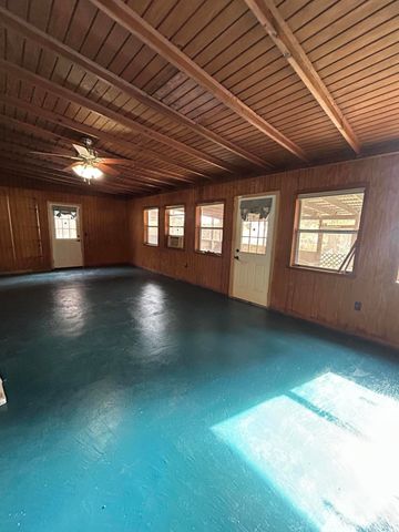 1037 Hood Ln, Leesville, LA 71446