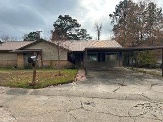 1037 Hood Ln, Leesville, LA 71446