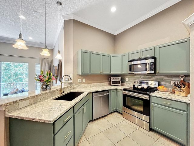 704 SEAGATE DRIVE, Tampa, FL 33602