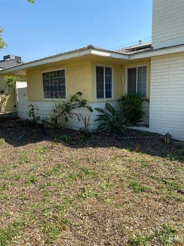 3000 Olympic Drive, Bakersfield, CA 93308