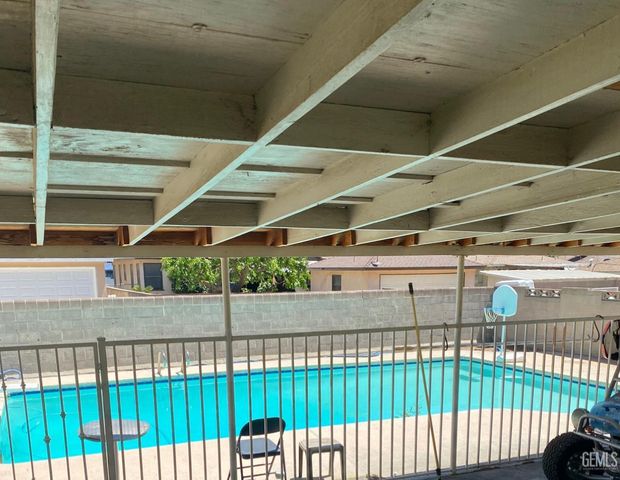 3000 Olympic Drive, Bakersfield, CA 93308