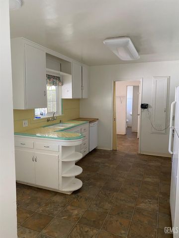3000 Olympic Drive, Bakersfield, CA 93308