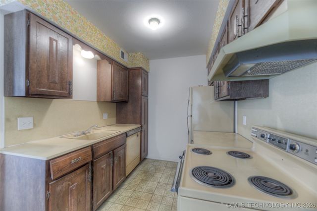 6806 S Toledo Avenue 305, Tulsa, OK 74136