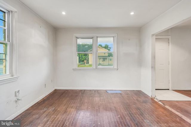 5203 ADDISON RD, Capitol Heights, MD 20743